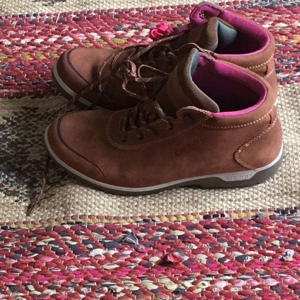 Discovery Expedition Hiking Boots NWT